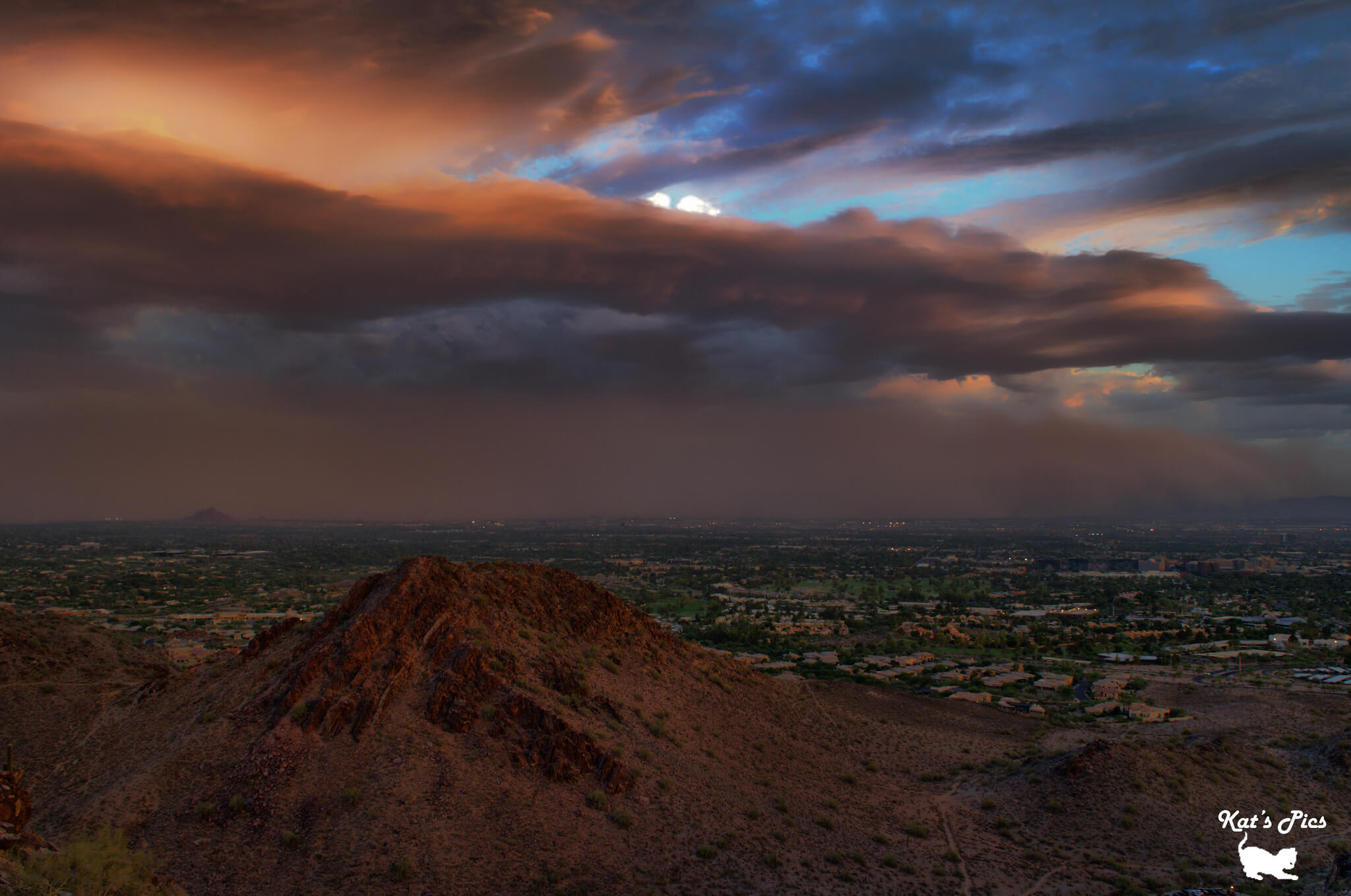 A dust storm brewing above South Mountain in Phoenix. Arizona.
Flickr User Katheryn Navas