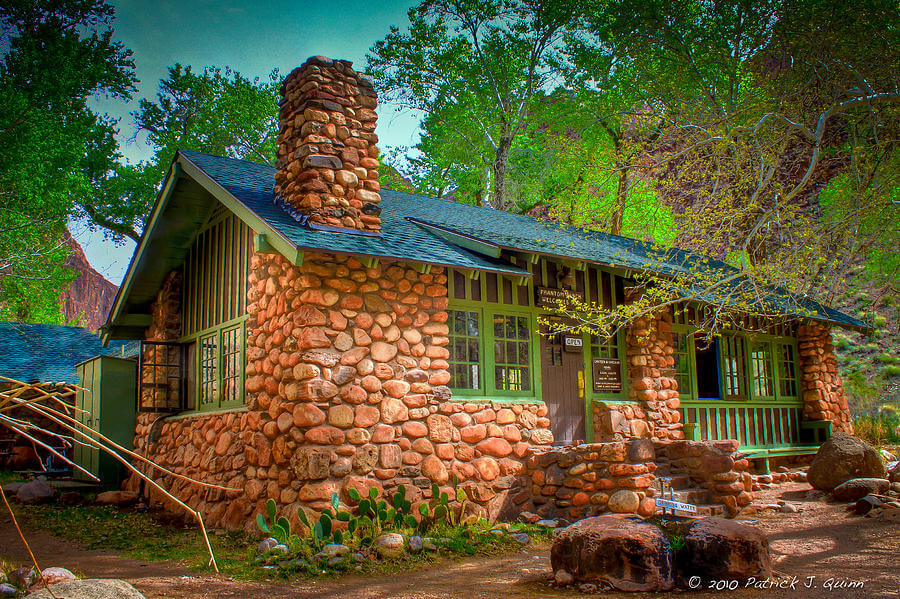Exterior of a gorgeous cabin at the Phantom Ranch at the grand canyon.
