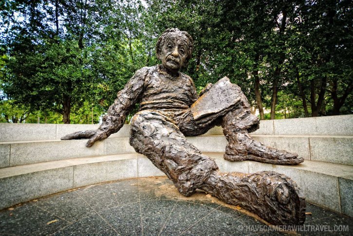 Statue of Albert Einstein