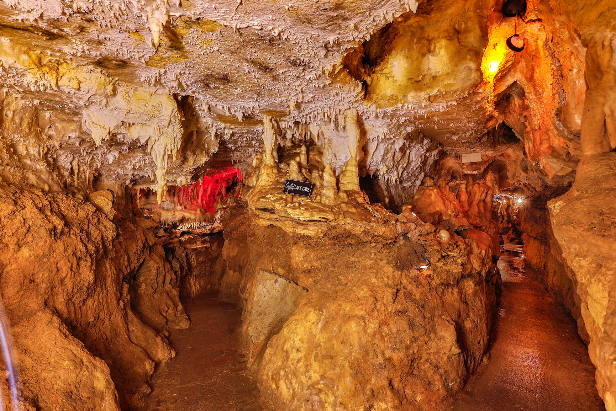 Crystal Lake Cave, Iowa