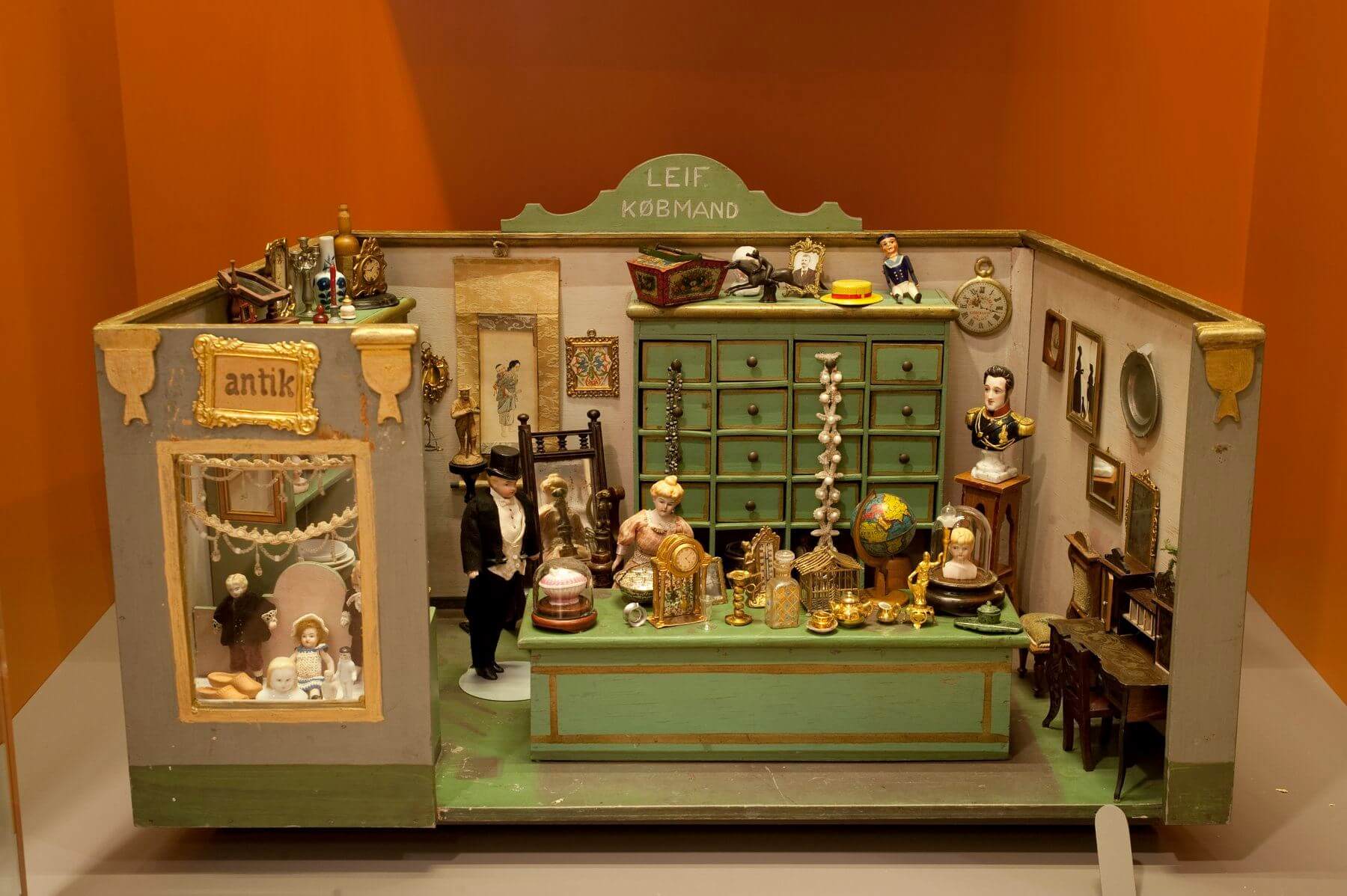 Danish Antique Shop miniatures