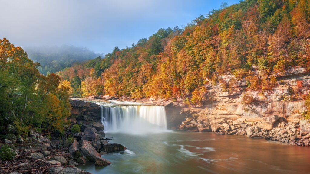 Cumberland Falls on the Cumberland River in Cumberland Falls State Resort Park, Kentucky, USA.
